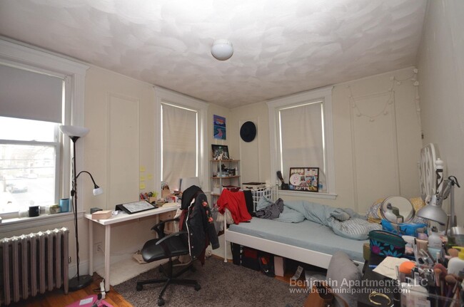Building Photo - 5 Vinal St
