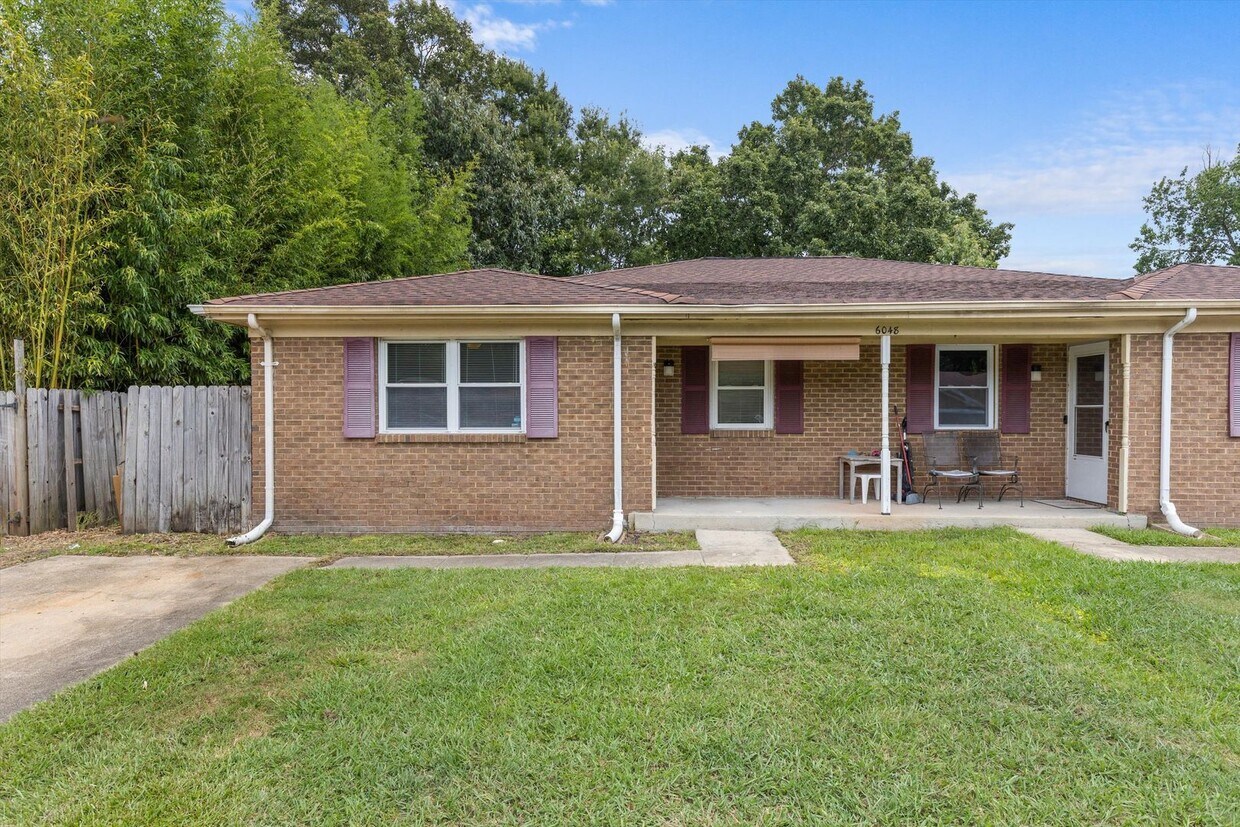 Foto principal - 6048 Brookwood Dr