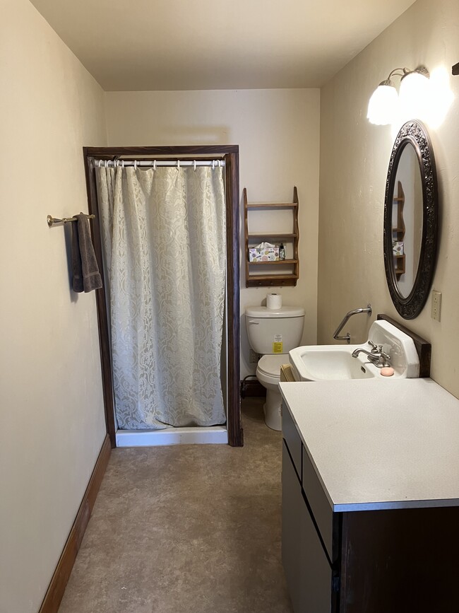 Bathroom - N8133 Franklin Rd