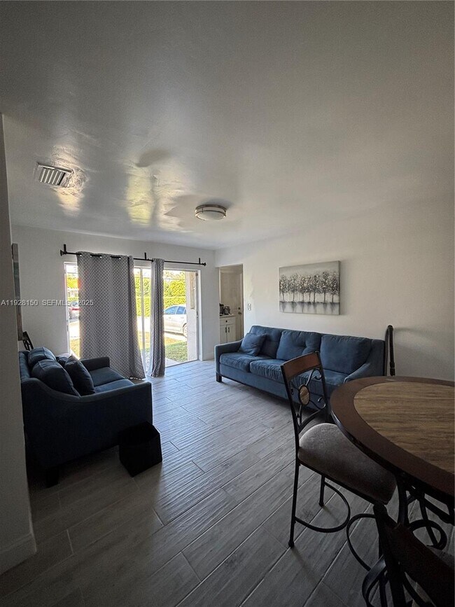 Building Photo - 4807 Ponce de Leon