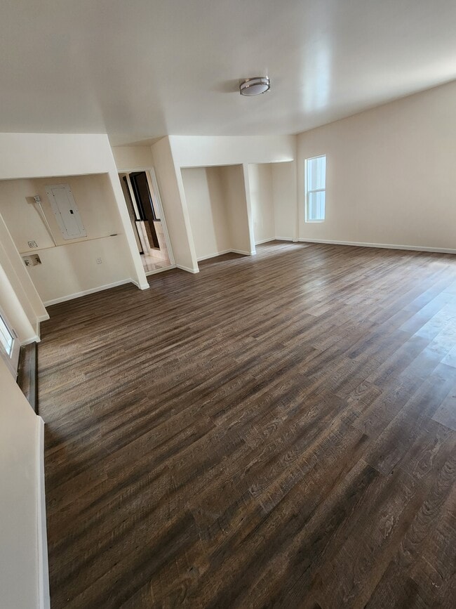 Building Photo - 306 Ekoa Pl