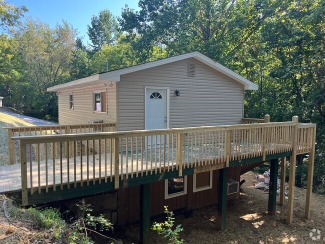 Building Photo - 718 Mount Vernon Rd