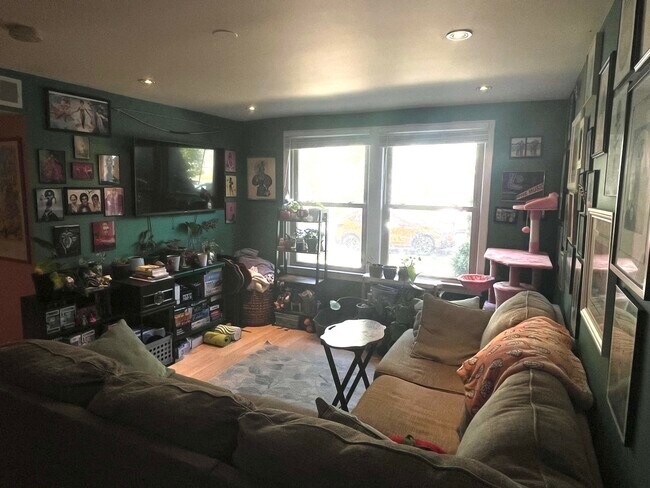 Foto del edificio - 4411 1st Pl NE