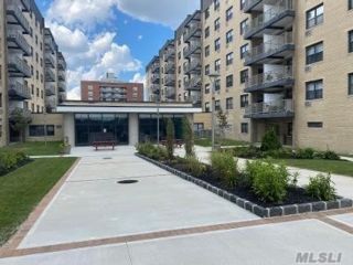 Building Photo - 854 E Broadway