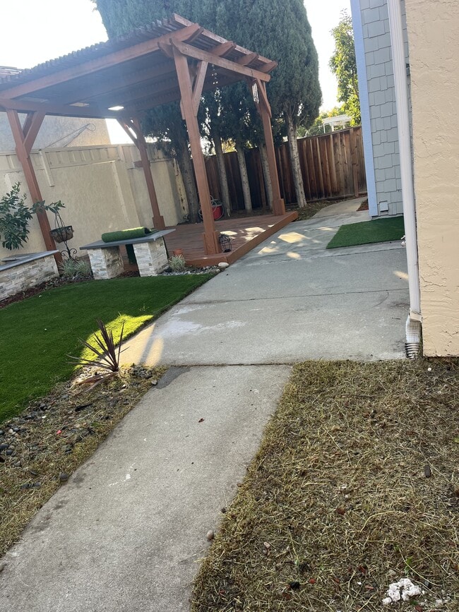 Foto del edificio - 1166 Fox Hollow Ct