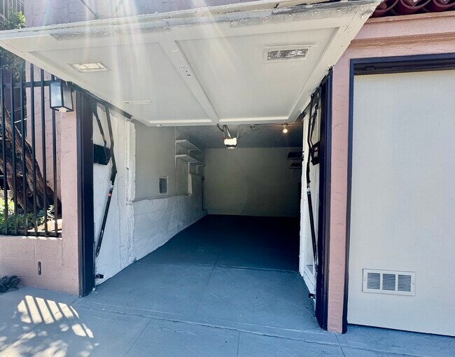 Building Photo - 161 Perry Pl