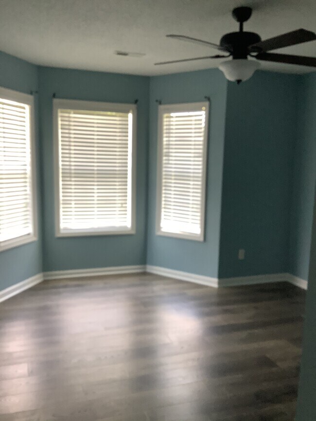 Foto del edificio - 6901 Daybreak Ln