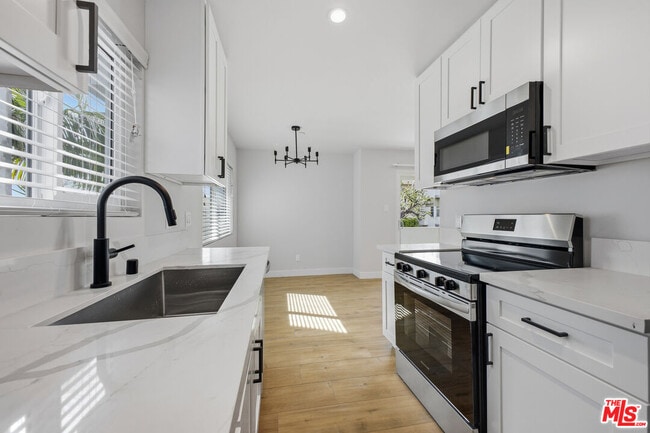 Foto del edificio - 1738 Colby Ave