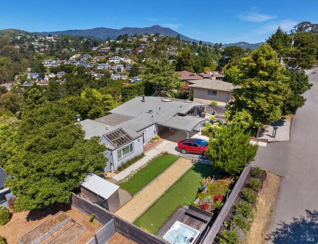 Building Photo - 453 Wellesley Ave