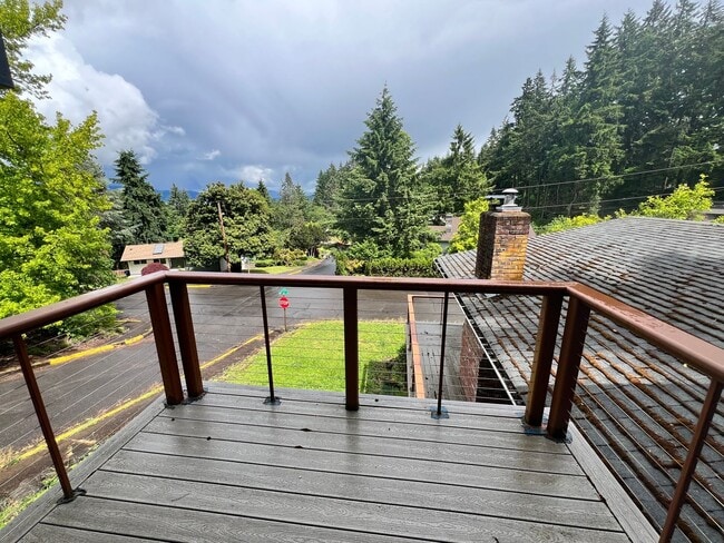 Building Photo - Amazing 1 Bedroom/ 1 Bath Duplex Unit- ava...