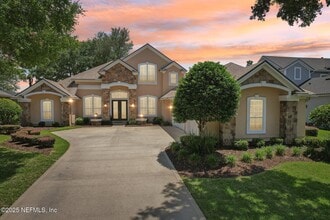 Building Photo - 717 E Dorchester Dr