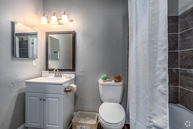 Studio, 1 BA - 500SF - Latitude 28 Apartments