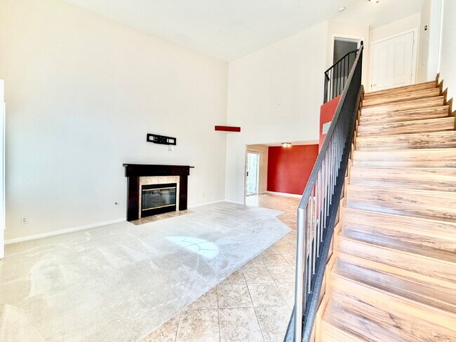 Foto del edificio - UPGRADED 2 BEDROOM TOWNHOME | SOLAR + PRIVATE YARD | SILVERADO RANCH / HENDERSON