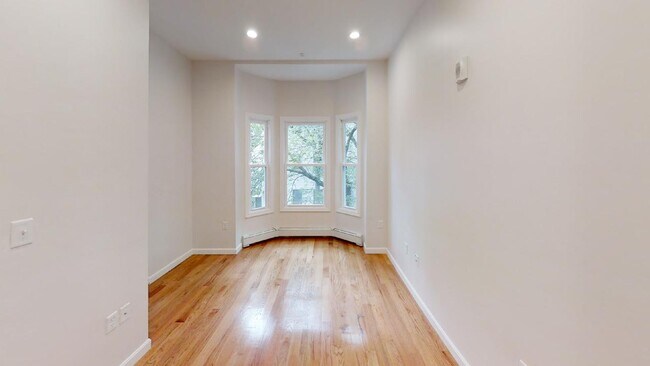 Building Photo - 130 Putnam St