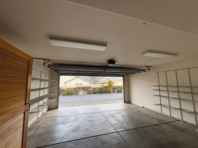 Building Photo - 810 Park St