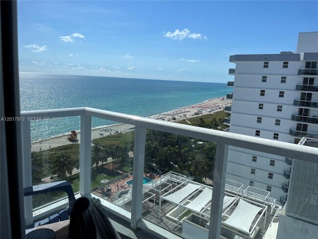 Building Photo - 2457 Collins Ave