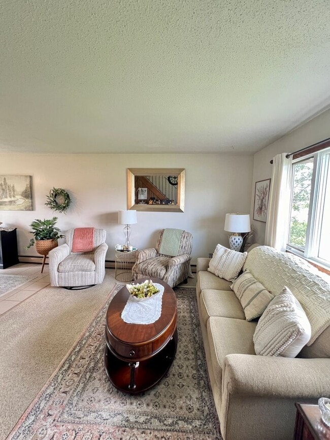Foto del edificio - AVAILABLE MAY - Large 2 Bedroom Apartment!