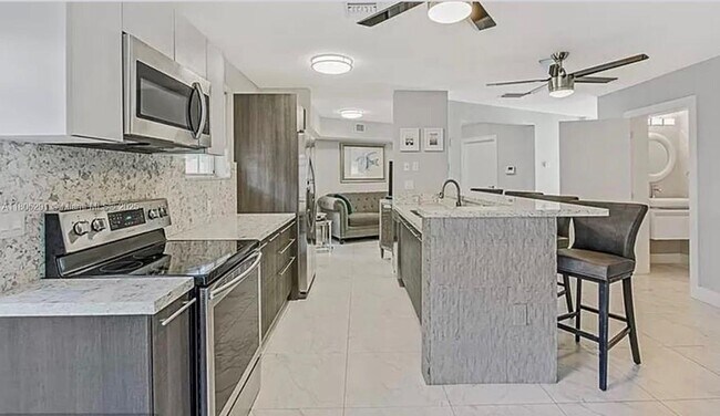 Foto del edificio - 725 SE 14th Ct