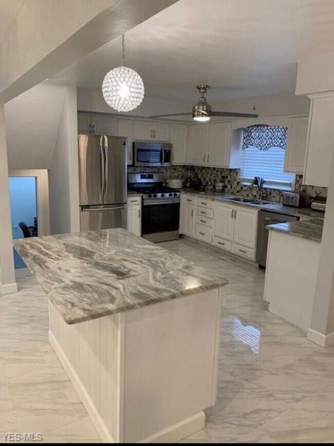 Foto del edificio - 857 Oakridge Dr