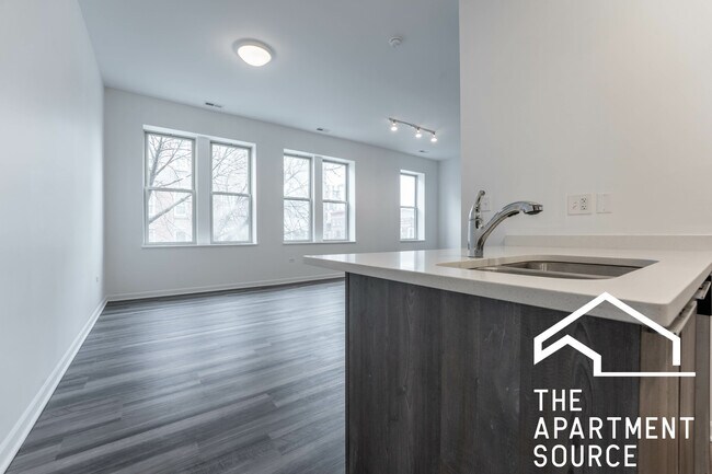 Foto del edificio - 2700 W North Ave