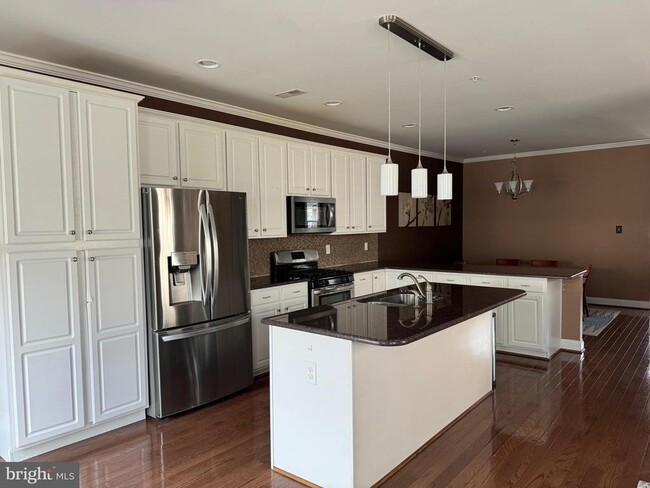 Foto del edificio - 3235 Brookside Dr