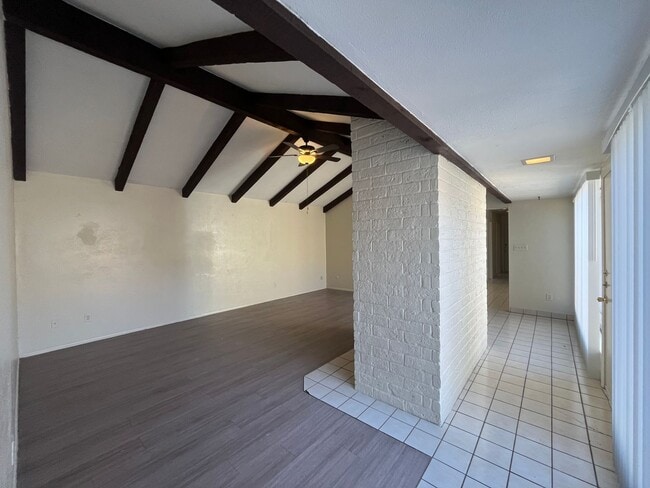 Building Photo - Southside Duplex w/ Two Car Garage