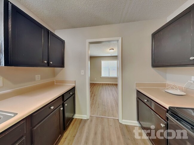 Foto del edificio - 4409 Woodlawn Dr