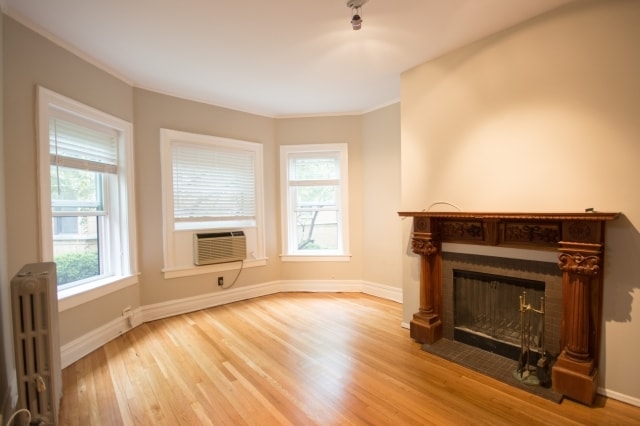 Building Photo - 539 W Brompton Ave