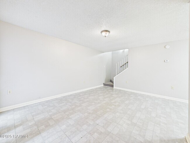 Foto del edificio - 511 Fox Run Ave