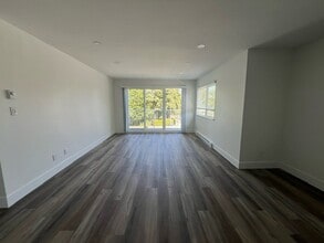 Building Photo - 10011-10150 150 St