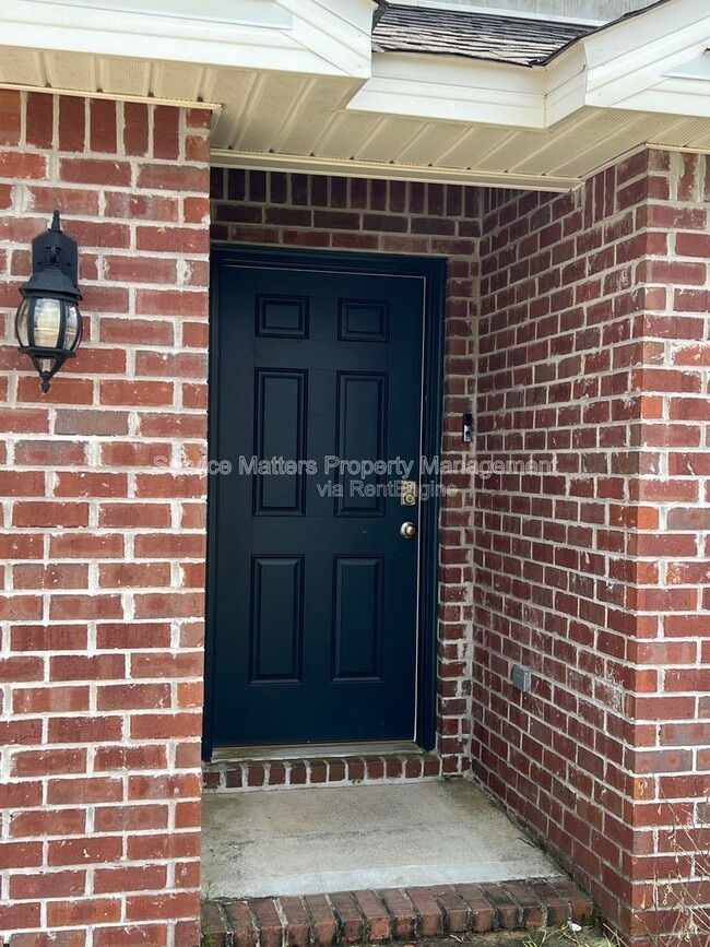 Foto del edificio - 5740 Guinevere Ln