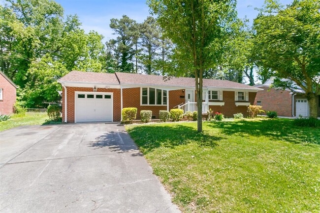 Photo - BRIGHT AND COMFORTABLE RANCHER IN THE CITY OF WILLIAMSBURG! House