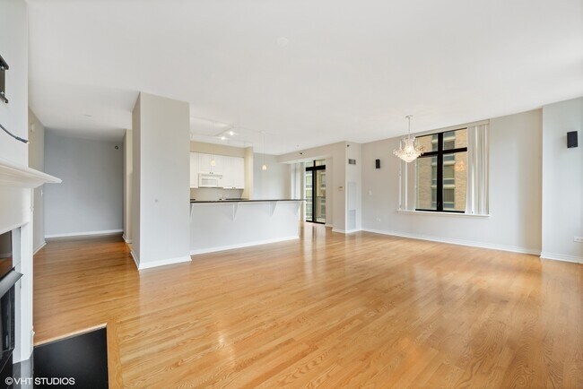 Building Photo - 1122 N Dearborn St