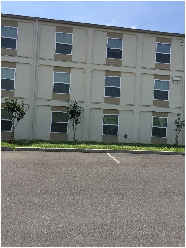 Jaguar Plaza Apartments Rentals in Baton Rouge at 750 Harding Blvd Baton Rouge, LA