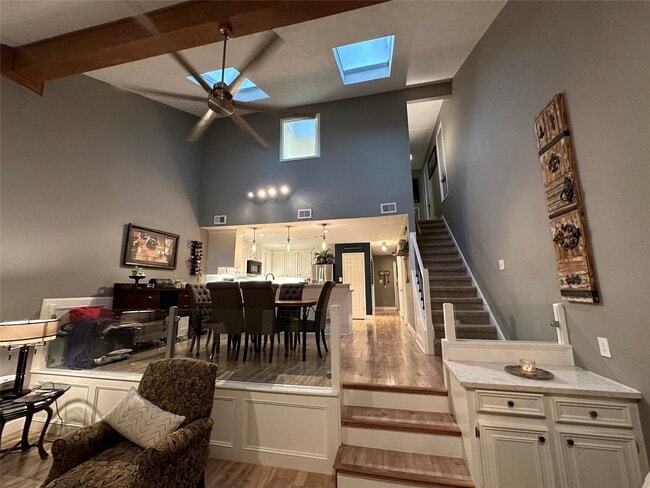 Building Photo - 3850 Knollcrest Dr
