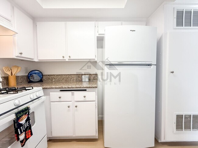 Foto del edificio - 5245 Riverton Ave