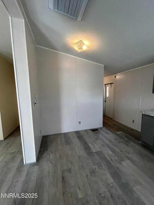 Foto del edificio - 4927 Sun Valley Blvd