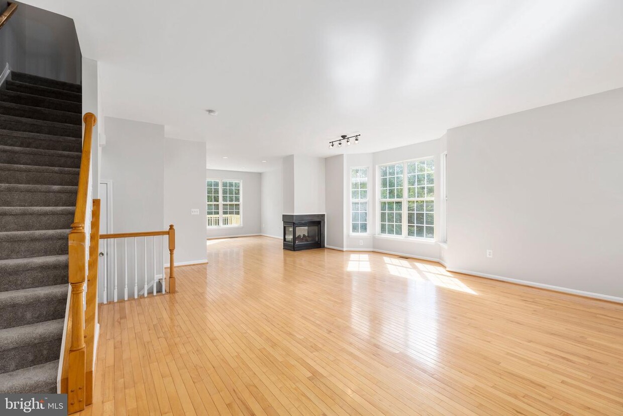 Foto principal - 117 Hillside Ct