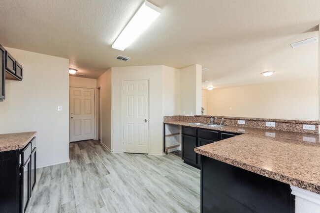 Building Photo - Dove Landing - 1415 Durango Run, San Anton...