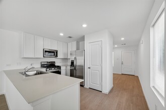 Building Photo - 18510 Autumn Hts Ln