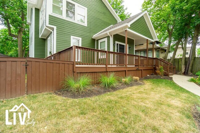 Building Photo - 6144 College Ave