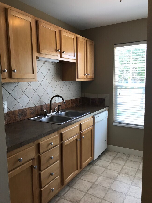 Foto del edificio - 4604 Moffett Rd NW