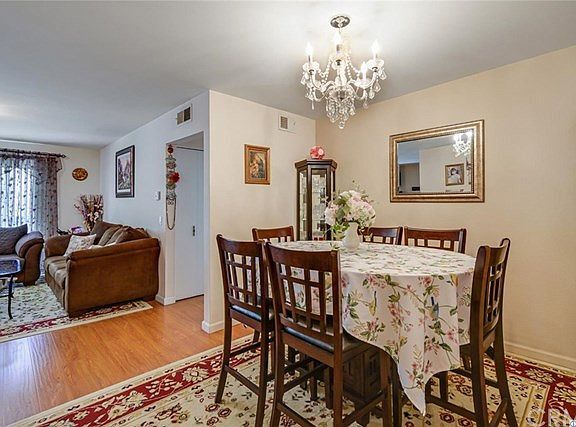 dining room - 333 Burchett St
