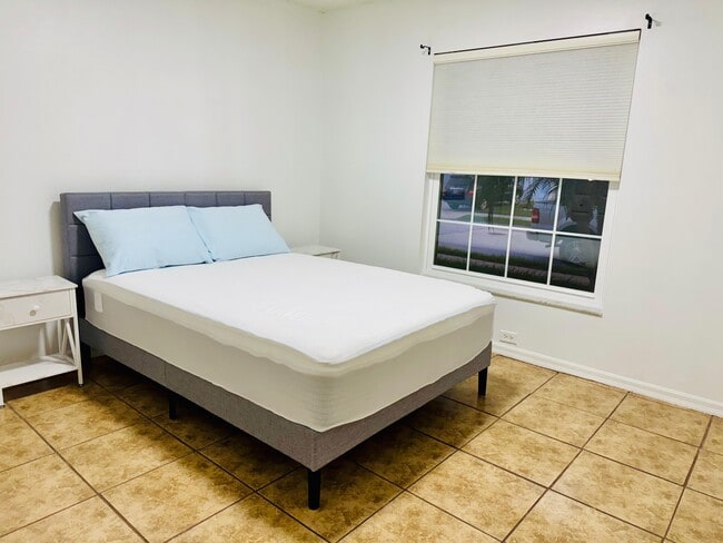 Private Room - 536 Cheshire Way