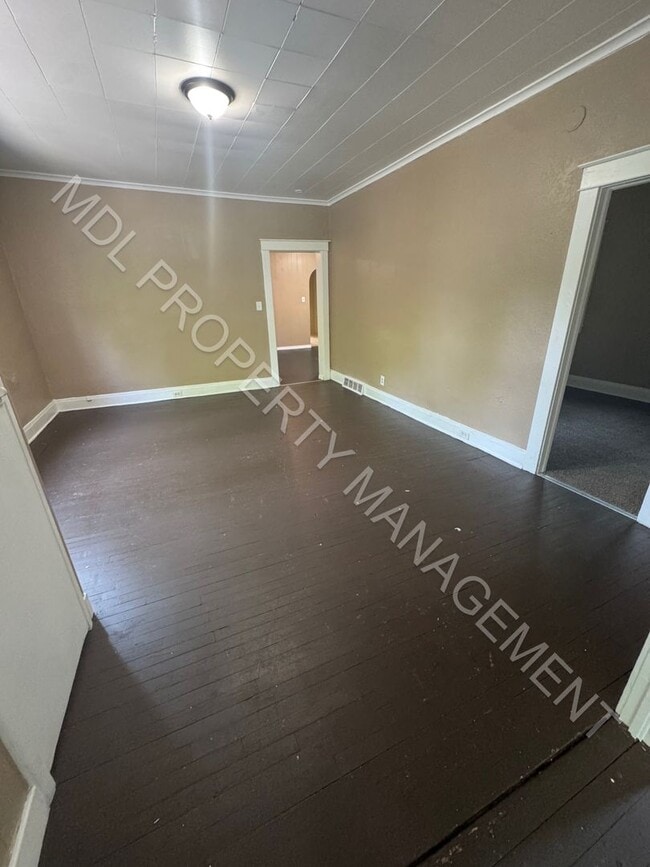 Building Photo - 4 Bedroom 1.5 Bathroom Home