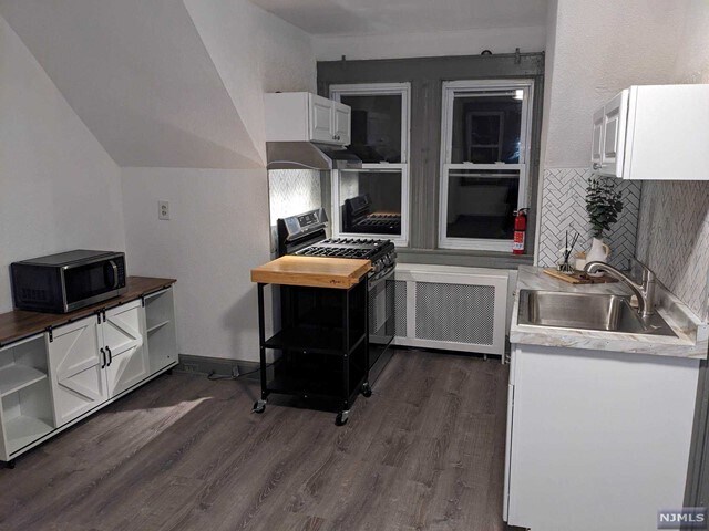 Building Photo - 930 E 19th St