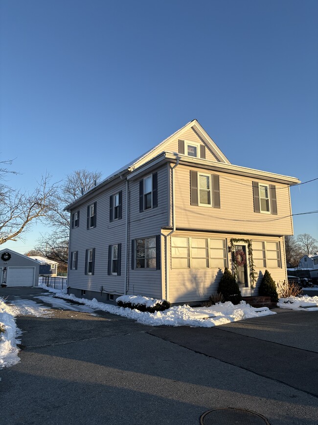 Building Photo - 6 Thrasher Ave