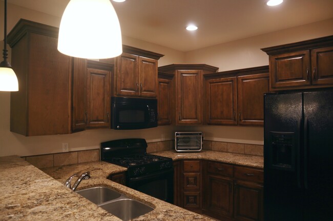 Foto del edificio - 1288 N Cedar Blvd