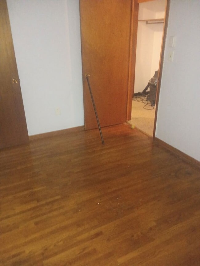 Building Photo - 1 Bedroom 1 Bath in Maplewood  HEAT INCLUDED