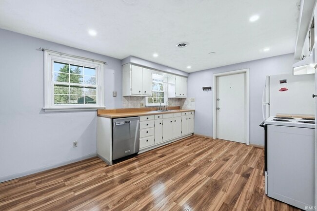 Building Photo - 7311 Denise Dr